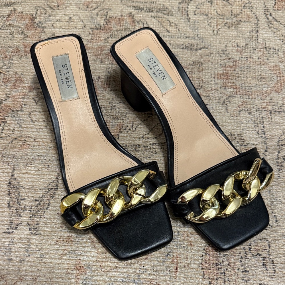 STEVEN New York Black Leather Sandal with Chunky Gold Chain Detail Size 7.5